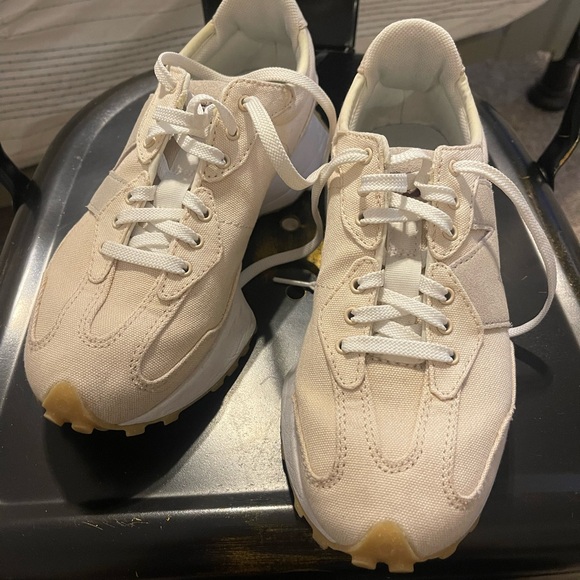 New Balance 327 Women's Cream Sneakers - Picture 2 of 5